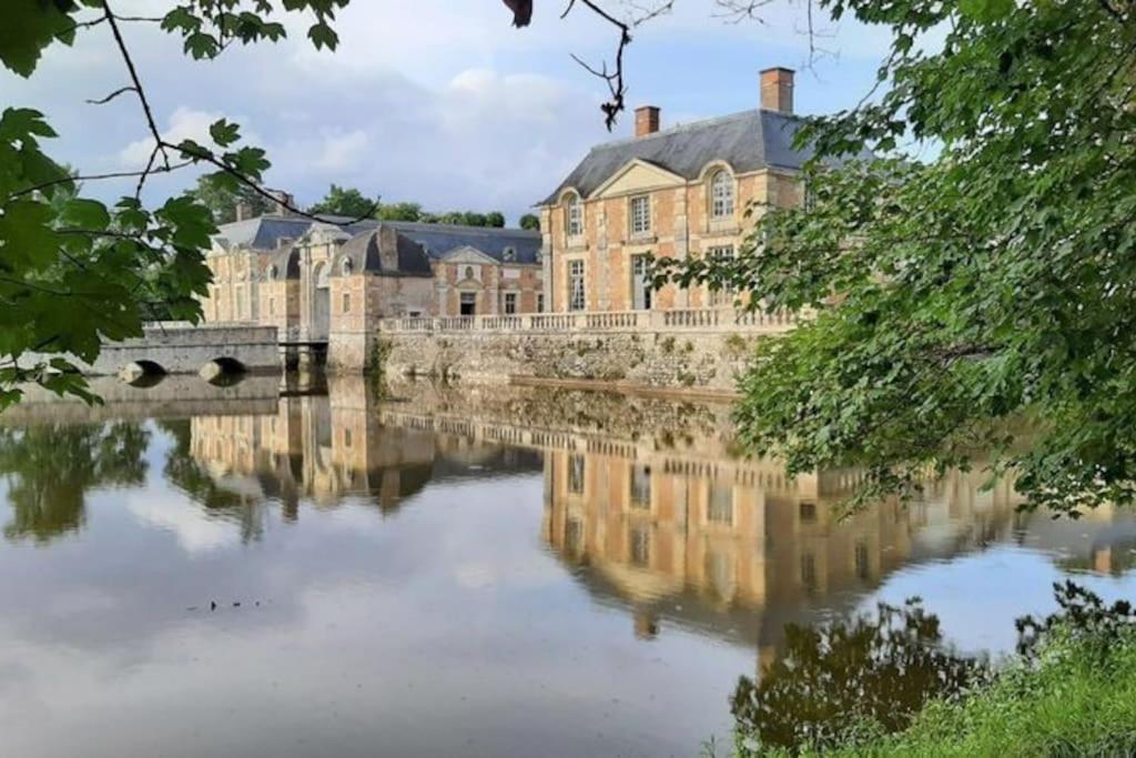 Agreable Studio Dans Le Centre Historique La Ferte-Saint-Aubin Exterior photo