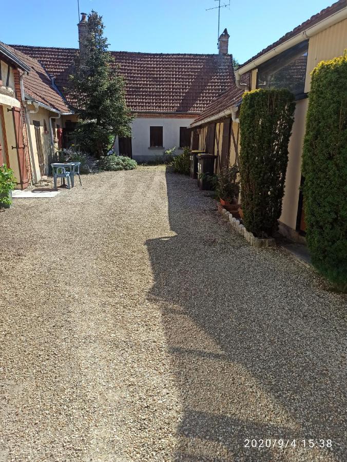 Agreable Studio Dans Le Centre Historique La Ferte-Saint-Aubin Exterior photo